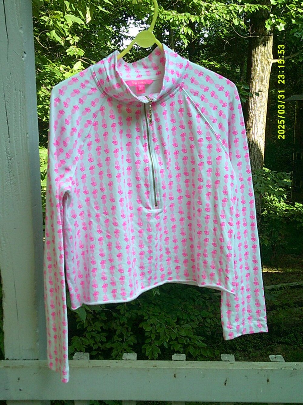 Adorable Lilly Pulitzer Cropped 1/4 Zip Sweatshirt Pineapple Print Size L